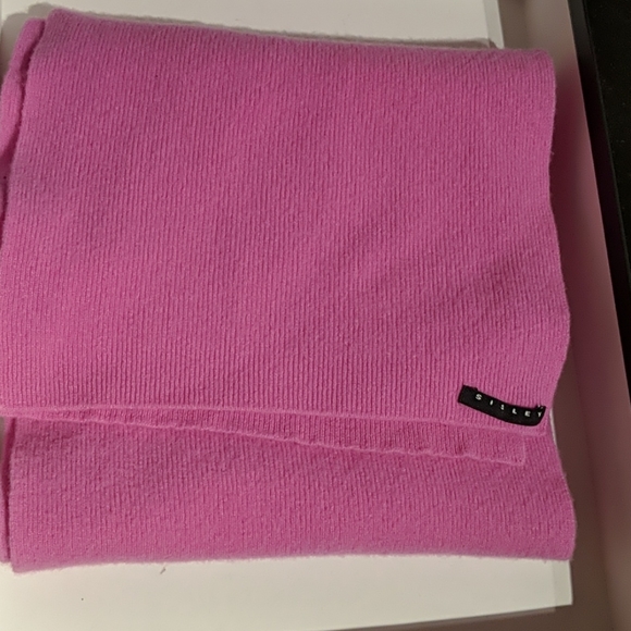 Sisley Wool Scarf - Picture 1 of 2